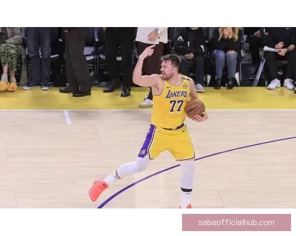 詹姆斯盛赞东契奇关键时刻统治比赛直言疲惫仍全力拼下胜利